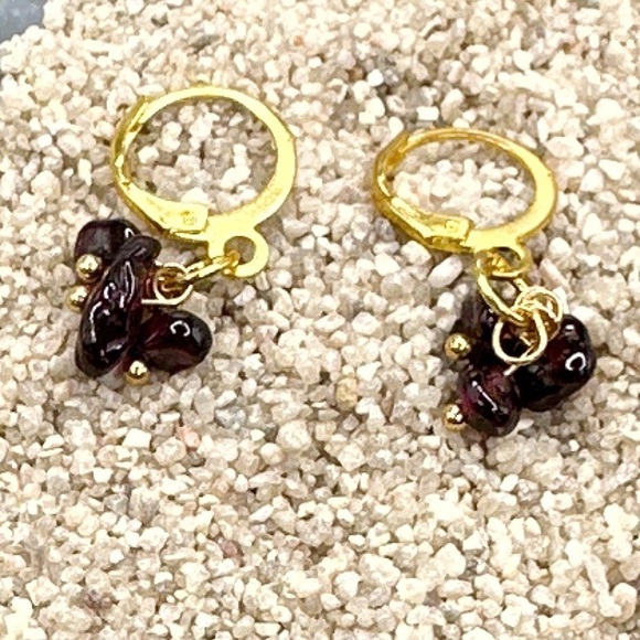 Garnet confetti gold chandelier dangle earrings/ protection stone for Scorpio - Picture 1 of 5